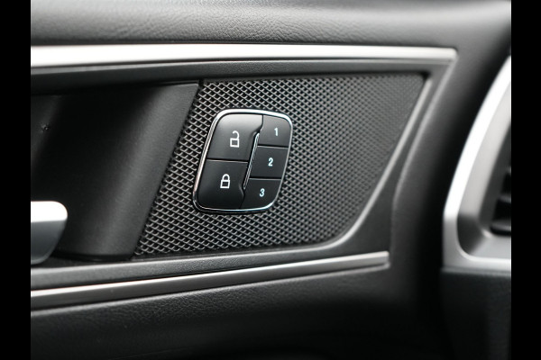 Ford Galaxy 2.0 Titanium 7 Persoons 241pk Automaat Dealer O.H. | Navigatie Full Map | Memory Stoelen Verwarmd | Camera | Apple Carplay | Keyless | Cruise Control |