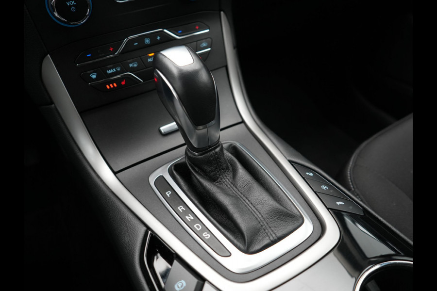 Ford Galaxy 2.0 Titanium 7 Persoons 241pk Automaat Dealer O.H. | Navigatie Full Map | Memory Stoelen Verwarmd | Camera | Apple Carplay | Keyless | Cruise Control |