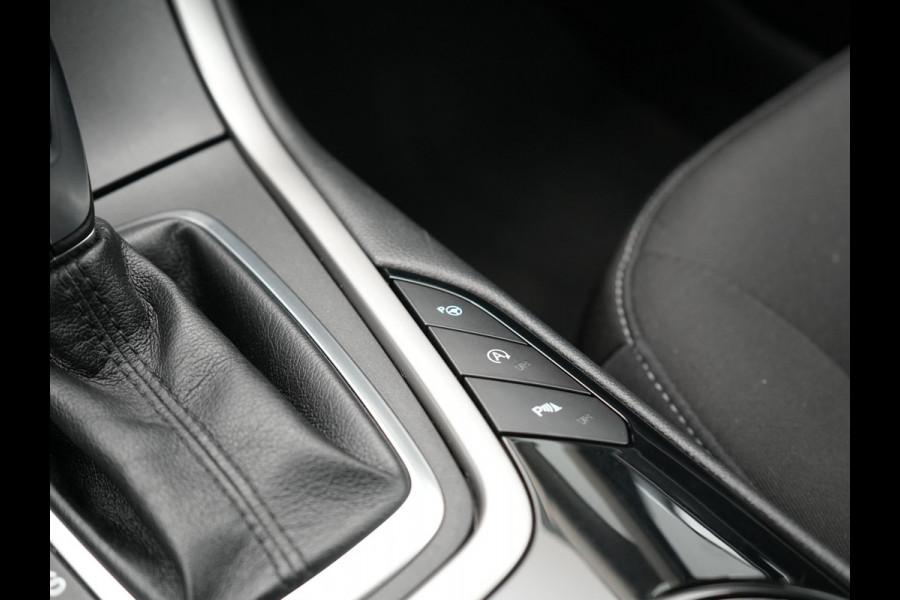 Ford Galaxy 2.0 Titanium 7 Persoons 241pk Automaat Dealer O.H. | Navigatie Full Map | Memory Stoelen Verwarmd | Camera | Apple Carplay | Keyless | Cruise Control |