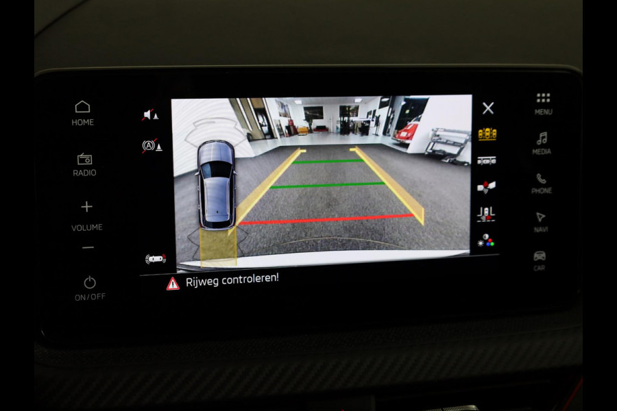 Škoda Kamiq 1.0 TSI Monte Carlo 115 pk Automaat (DSG) | Verlengde garantie | Navigatie | Panoramadak | Parkeersensoren | Achteruitrijcamera | Stoelverwarming |