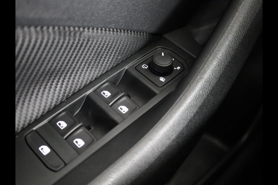 Škoda Kamiq 1.0 TSI Monte Carlo 115 pk Automaat (DSG) | Verlengde garantie | Navigatie | Panoramadak | Parkeersensoren | Achteruitrijcamera | Stoelverwarming |