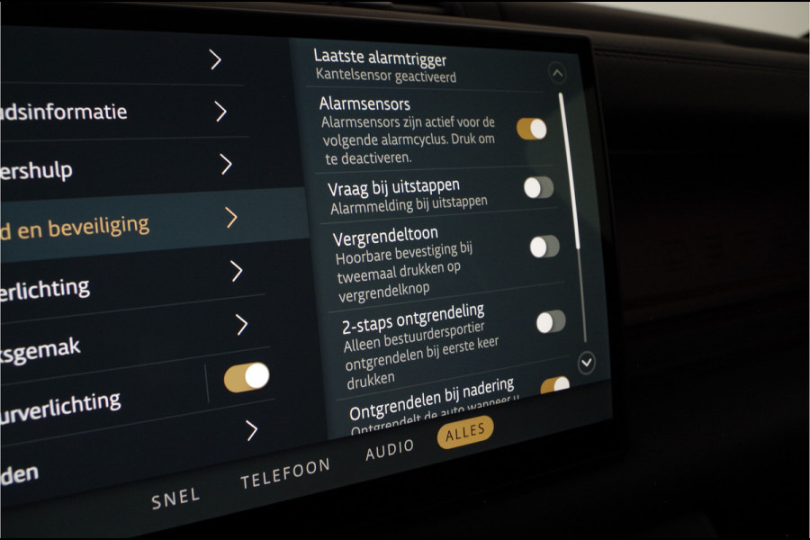 Land Rover Defender 110 2.0 P300e X-Dynamic HSE > 300pk/Black pakket/Head-up/22inch/Trekhaak/Smart View...