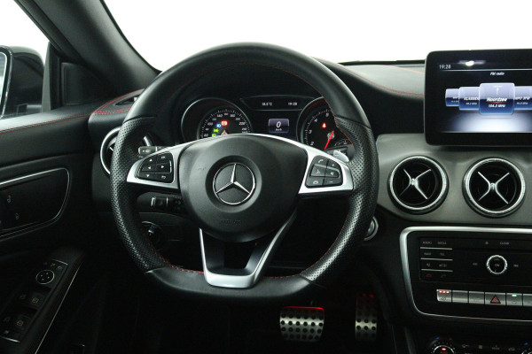Mercedes-Benz CLA-Klasse 180 Prestige Automaat (PANORAMADAK, STOELVERWARMING, CLIMA, CAMERA)