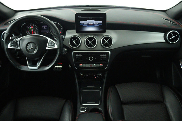 Mercedes-Benz CLA-Klasse 180 Prestige Automaat (PANORAMADAK, STOELVERWARMING, CLIMA, CAMERA)