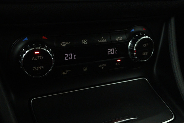Mercedes-Benz CLA-Klasse 180 Prestige Automaat (PANORAMADAK, STOELVERWARMING, CLIMA, CAMERA)