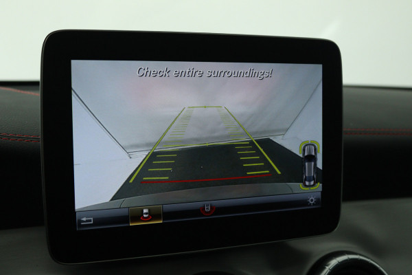 Mercedes-Benz CLA-Klasse 180 Prestige Automaat (PANORAMADAK, STOELVERWARMING, CLIMA, CAMERA)