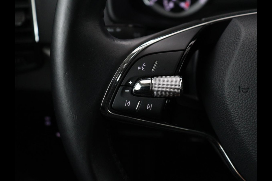 Škoda Karoq 1.0 TSI Business Edition | Carplay | Navigatie | Park Assist  | Climate control | DAB | Cruise control