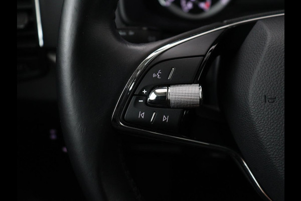 Škoda Karoq 1.0 TSI Business Edition | Carplay | Navigatie | Park Assist  | Climate control | DAB | Cruise control