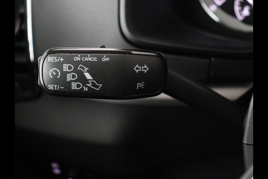 Škoda Karoq 1.0 TSI Business Edition | Carplay | Navigatie | Park Assist  | Climate control | DAB | Cruise control