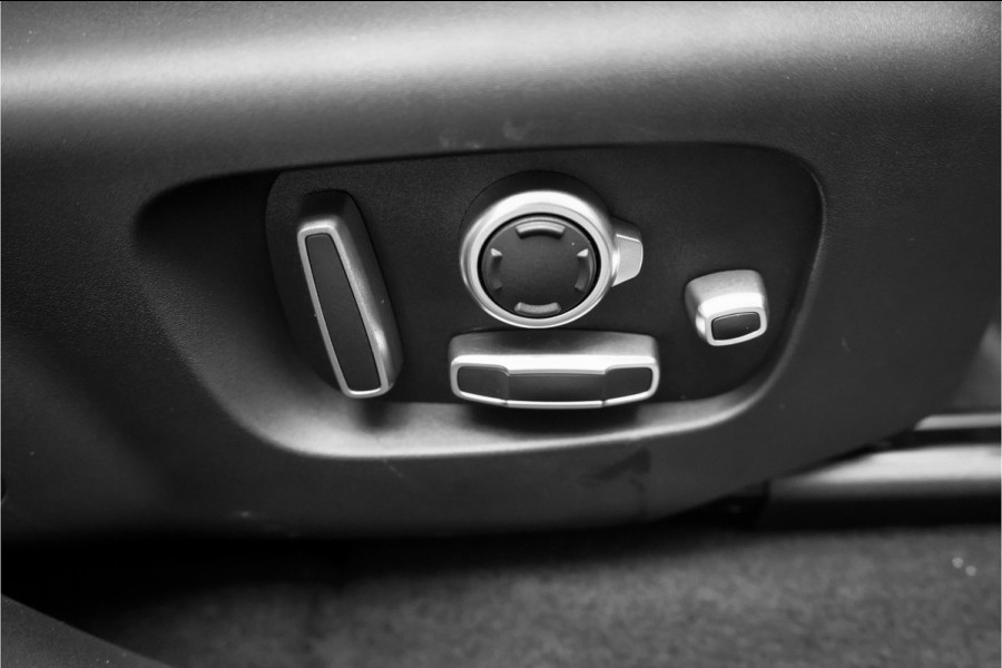 Land Rover Range Rover Velar 3.0 V6 AWD First Edition Pano Leder 22"