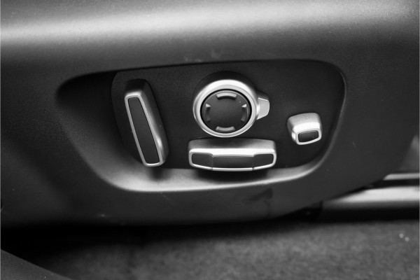 Land Rover Range Rover Velar 3.0 V6 AWD First Edition Pano Leder 22"