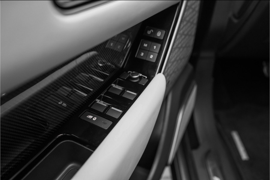 Land Rover Range Rover Velar 3.0 V6 AWD First Edition Pano Leder 22"