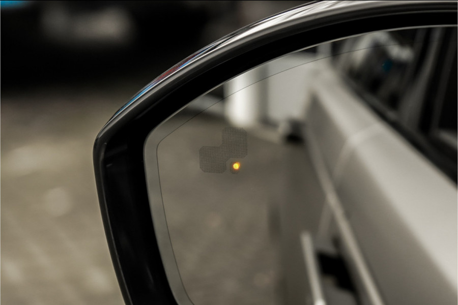 Land Rover Range Rover Velar 3.0 V6 AWD First Edition Pano Leder 22"