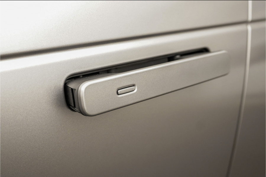 Land Rover Range Rover Velar 3.0 V6 AWD First Edition Pano Leder 22"