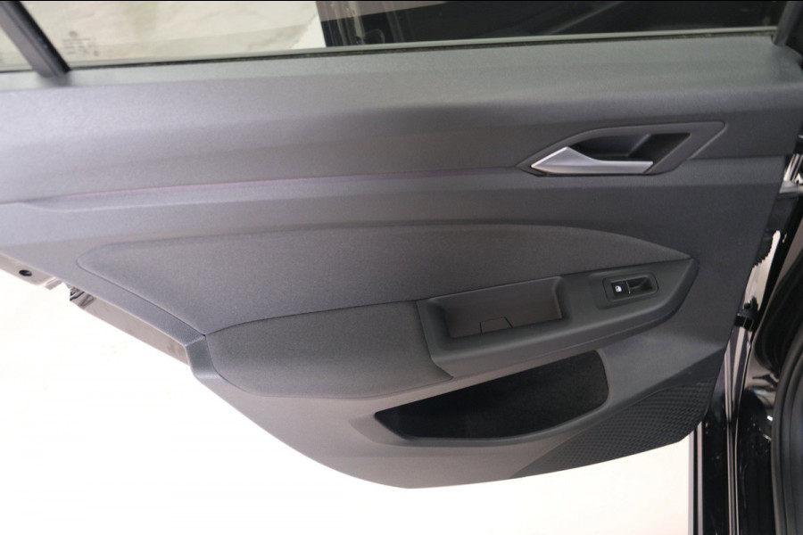 Volkswagen Golf Variant 1.0 eTSI Life Automaat - N.A.P. Airco, Cruise, Camera, Navi, PDC, Virtual display.