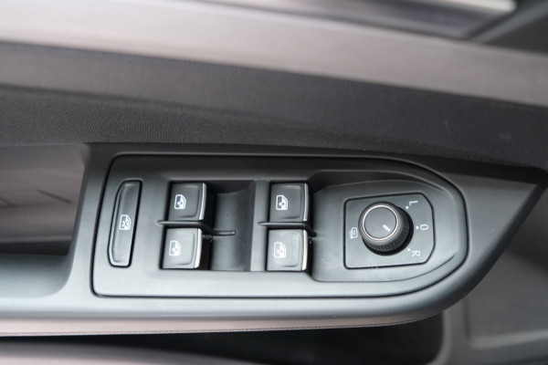 Volkswagen Golf Variant 1.0 eTSI Life Automaat - N.A.P. Airco, Cruise, Camera, Navi, PDC, Virtual display.