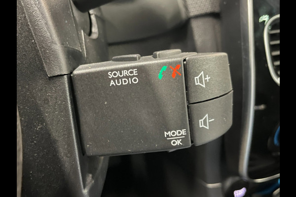 Renault Clio 0.9 TCe Limited|APPLE CARPLAY|CRUISE CONTROL|NAVIGATIE|AIRCONDITIONING|BLUETOOTH|PDC-A|LMV|LED|NETTE AUTO|NL-AUTO|NAP