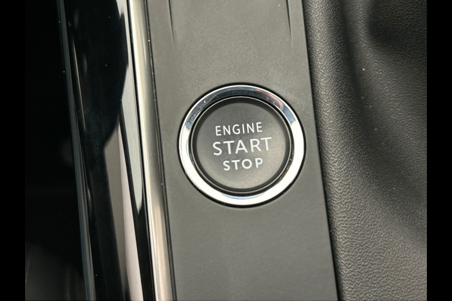 Peugeot 3008 1.2 PureTech Blue Lease Premium | Origineel NL | Focal | Trekhaak | Carplay | Camera | PDC |