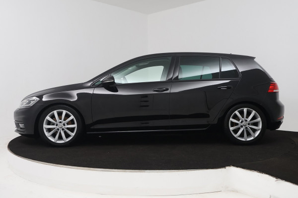 Volkswagen Golf 1.5 TSI Highline Business R-Line (NAVIGATIE, STOELVERWARMING, LED, MASSAGE STOELEN, PDC)