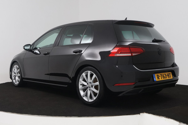 Volkswagen Golf 1.5 TSI Highline Business R-Line (NAVIGATIE, STOELVERWARMING, LED, MASSAGE STOELEN, PDC)