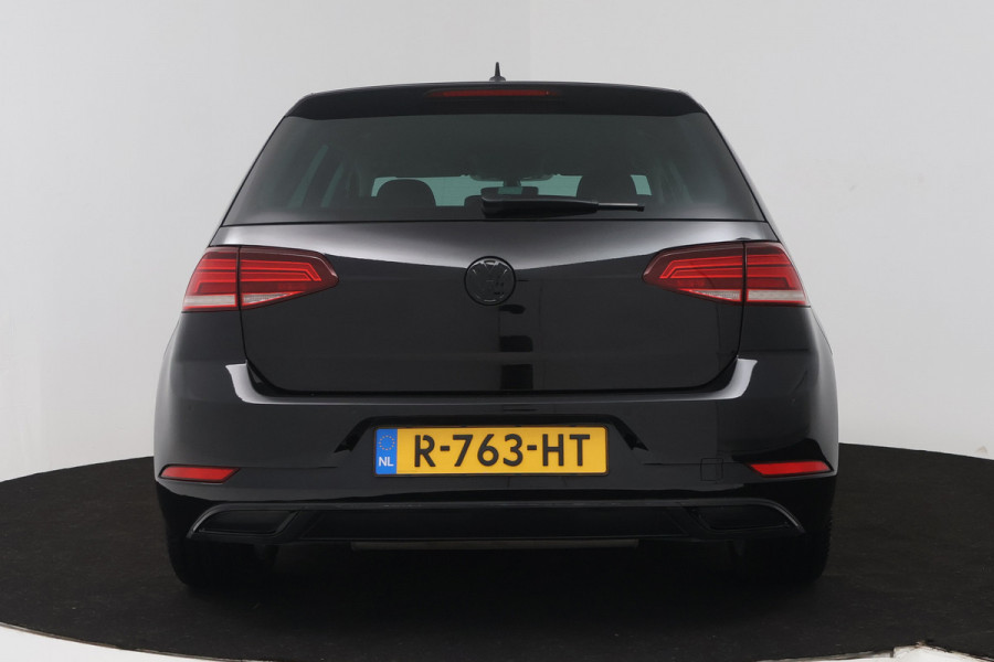 Volkswagen Golf 1.5 TSI Highline Business R-Line (NAVIGATIE, STOELVERWARMING, LED, MASSAGE STOELEN, PDC)