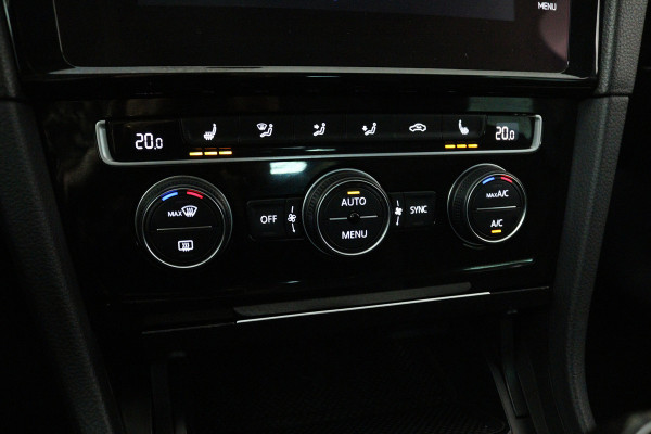 Volkswagen Golf 1.5 TSI Highline Business R-Line (NAVIGATIE, STOELVERWARMING, LED, MASSAGE STOELEN, PDC)