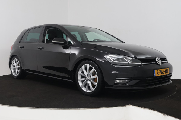 Volkswagen Golf 1.5 TSI Highline Business R-Line (NAVIGATIE, STOELVERWARMING, LED, MASSAGE STOELEN, PDC)