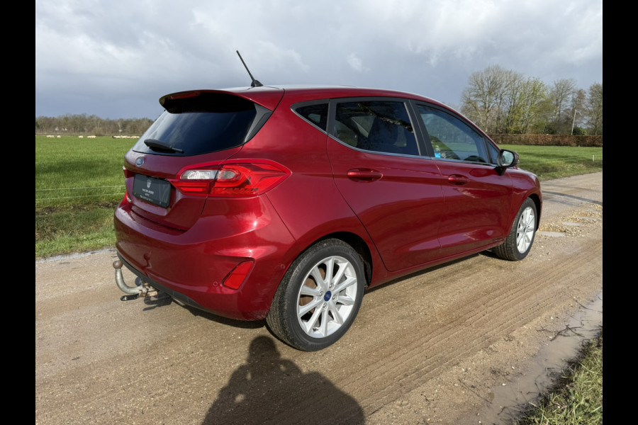 Ford Fiesta 1.0 EcoBoost Vignale | PANORAMADAK | AUTOMAAT | TREKHAAK | CAMERA | PDC | LMV |