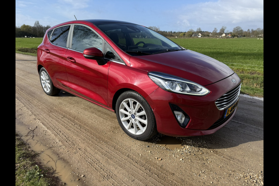 Ford Fiesta 1.0 EcoBoost Vignale | PANORAMADAK | AUTOMAAT | TREKHAAK | CAMERA | PDC | LMV |