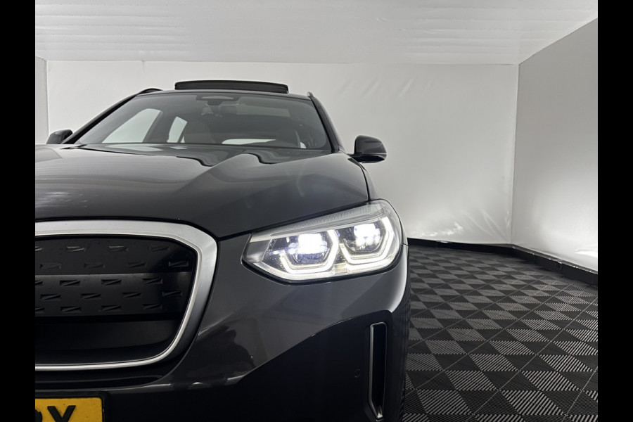 BMW iX3 High Executive 80 kWh [ 3-Fase-11kW ] {SOH-99%} (INCL-BTW) Aut. *HEATPUMP | PANO | LEATHER | HARMAN/KARDON | FULL-LED | BLINDSPOT | MEMORY-PACK | DIGI-COCKPIT | HEATED-SPORTSEATS | KEYLESS | TOPVIEW | DAB+ | NAVI-FULLMAP | HEAD-UP | ...