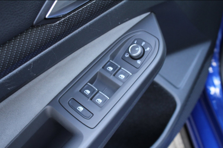 Volkswagen Golf 1.5 eTSI 150pk R-Line DSG7 Panoramadak IQ-Light