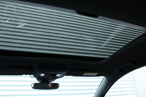 Volkswagen Golf 1.5 eTSI 150pk R-Line DSG7 Panoramadak IQ-Light