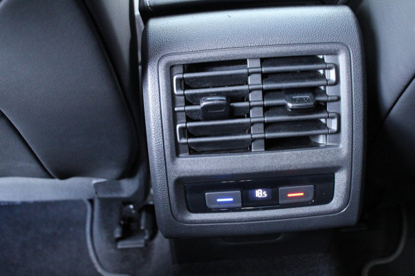 Volkswagen Golf 1.5 eTSI 150pk R-Line DSG7 Panoramadak IQ-Light