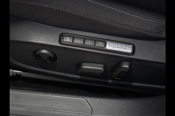 Volkswagen Golf 1.0 TSI 110pk Life Business Navigatie Stoelverwarming Pdc Acc 253