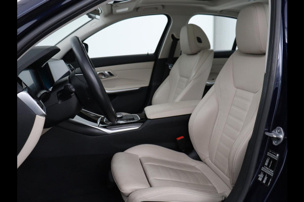 BMW 3-serie 320i High Executive Edition | Panoramadak | Leder | Stoel & Stuurverwarming | Adaptive Cruise | Sfeerverlichting