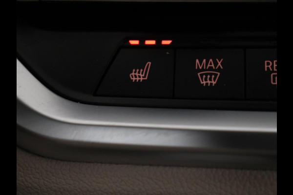 BMW 3-serie 320i High Executive Edition | Panoramadak | Leder | Stoel & Stuurverwarming | Adaptive Cruise | Sfeerverlichting