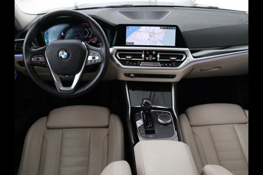 BMW 3-serie 320i High Executive Edition | Panoramadak | Leder | Stoel & Stuurverwarming | Adaptive Cruise | Sfeerverlichting