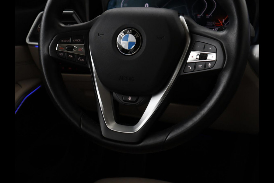 BMW 3-serie 320i High Executive Edition | Panoramadak | Leder | Stoel & Stuurverwarming | Adaptive Cruise | Sfeerverlichting