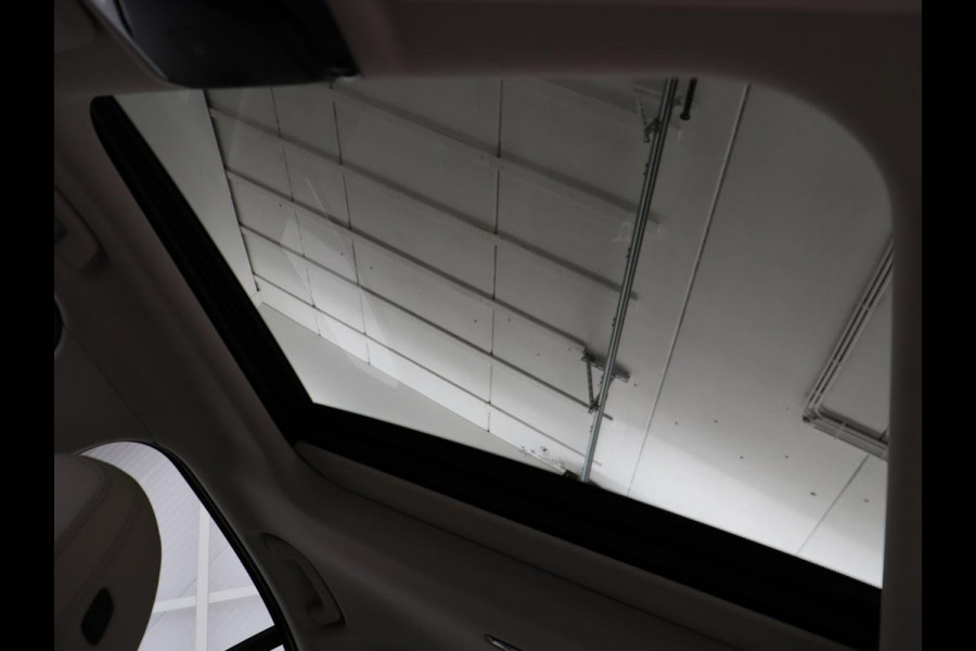 BMW 3-serie 320i High Executive Edition | Panoramadak | Leder | Stoel & Stuurverwarming | Adaptive Cruise | Sfeerverlichting