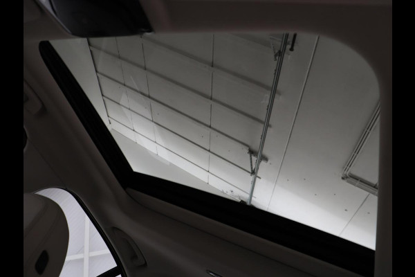 BMW 3-serie 320i High Executive Edition | Panoramadak | Leder | Stoel & Stuurverwarming | Adaptive Cruise | Sfeerverlichting