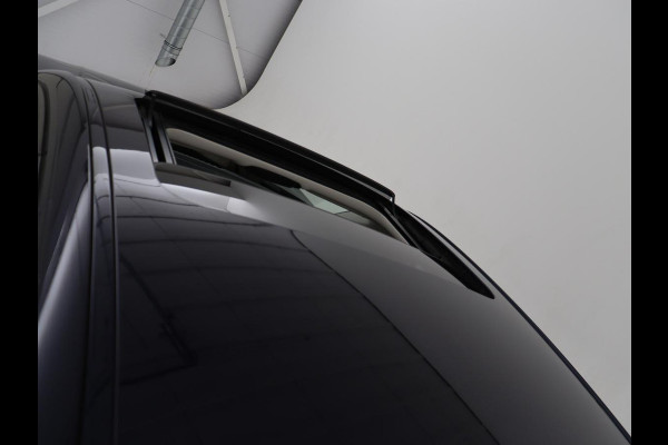 BMW 3-serie 320i High Executive Edition | Panoramadak | Leder | Stoel & Stuurverwarming | Adaptive Cruise | Sfeerverlichting