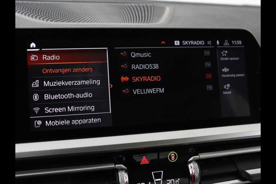 BMW 3-serie 320i High Executive Edition | Panoramadak | Leder | Stoel & Stuurverwarming | Adaptive Cruise | Sfeerverlichting