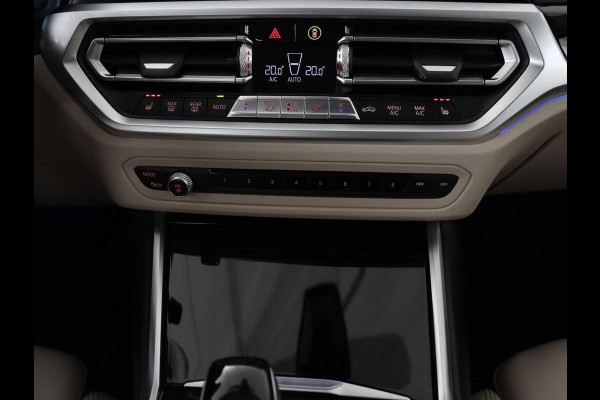 BMW 3-serie 320i High Executive Edition | Panoramadak | Leder | Stoel & Stuurverwarming | Adaptive Cruise | Sfeerverlichting