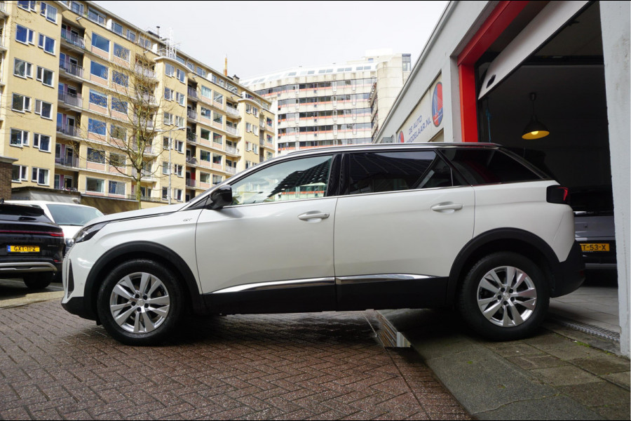 Peugeot 5008 1.2 PureTech GT SPORT | LEER/ Alcantara | Sfeerverlichting | APPLE | NL auto | Dealer onderhouden |