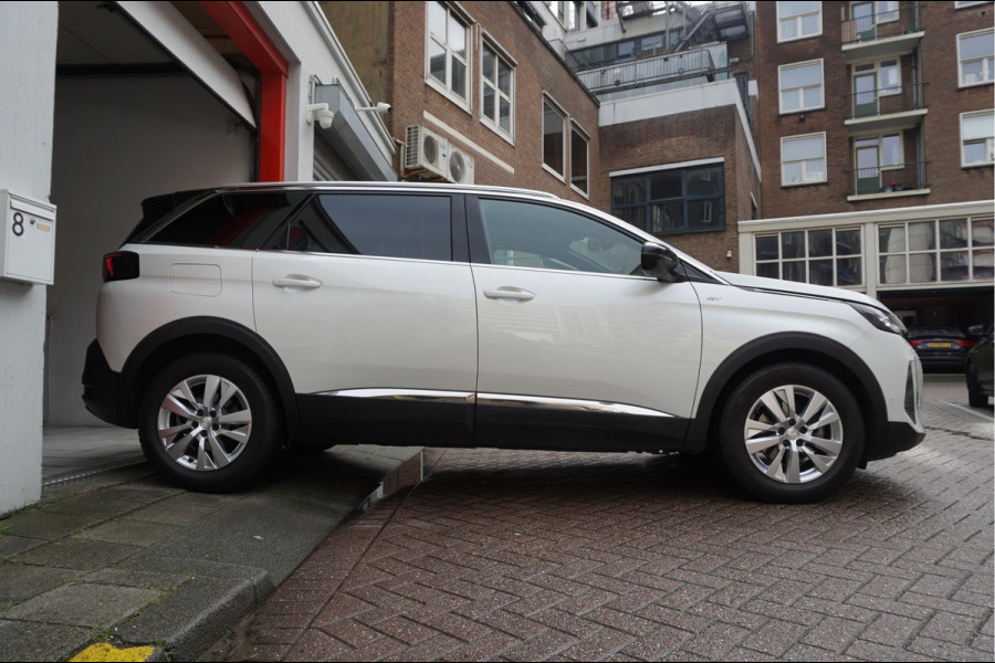 Peugeot 5008 1.2 PureTech GT SPORT | LEER/ Alcantara | Sfeerverlichting | APPLE | NL auto | Dealer onderhouden |