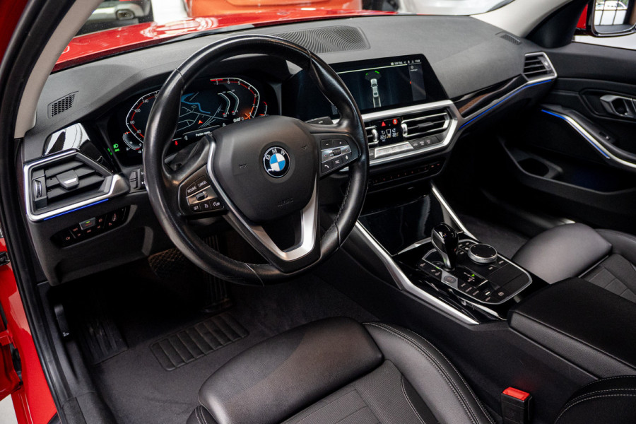 BMW 3-serie 330i High Executive Leer Navi ACC PDC Virtual Climate (3-zone) PDC LM velgen