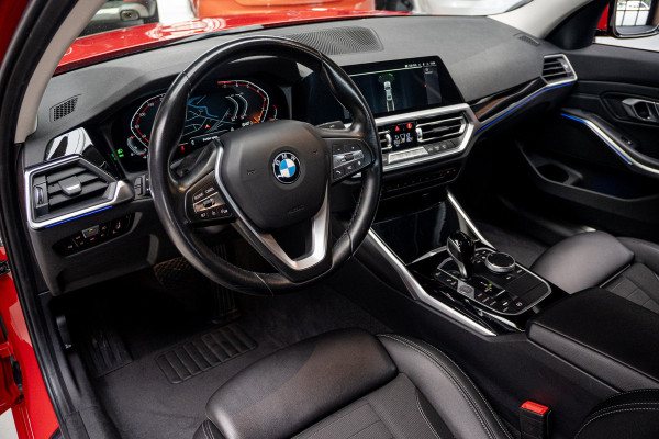 BMW 3-serie 330i High Executive Leer Navi ACC PDC Virtual Climate (3-zone) PDC LM velgen