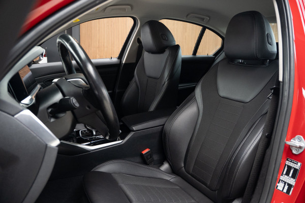 BMW 3-serie 330i High Executive Leer Navi ACC PDC Virtual Climate (3-zone) PDC LM velgen