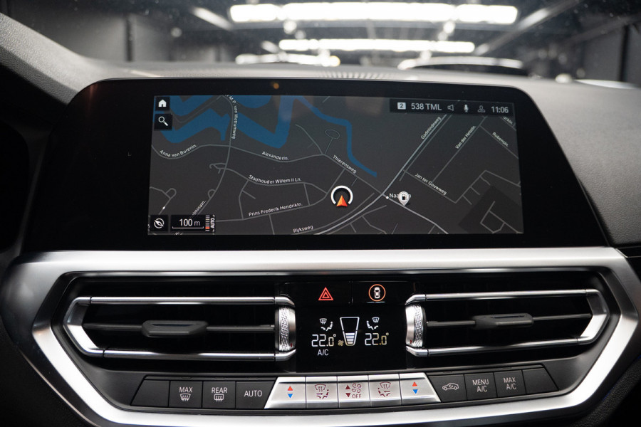 BMW 3-serie 330i High Executive Leer Navi ACC PDC Virtual Climate (3-zone) PDC LM velgen