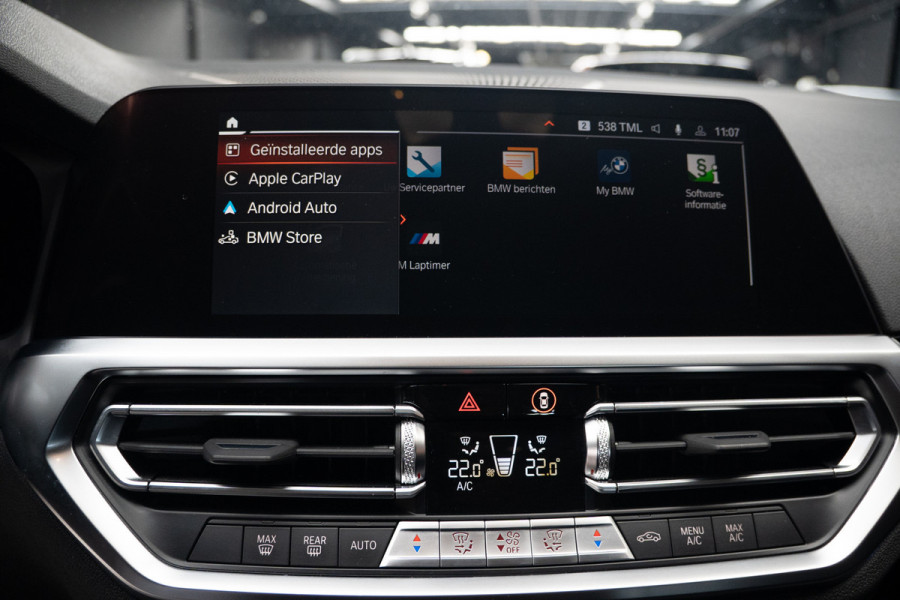 BMW 3-serie 330i High Executive Leer Navi ACC PDC Virtual Climate (3-zone) PDC LM velgen